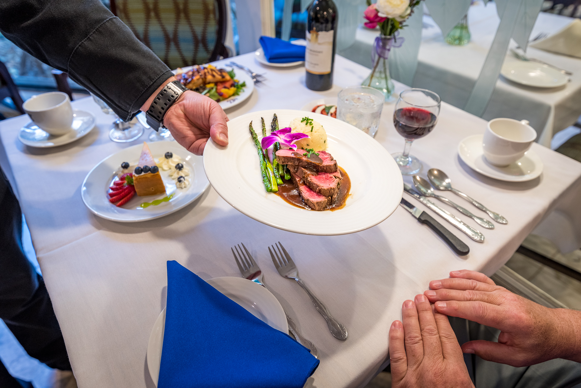 How Dining Brings People Together in Senior Living in Hemet